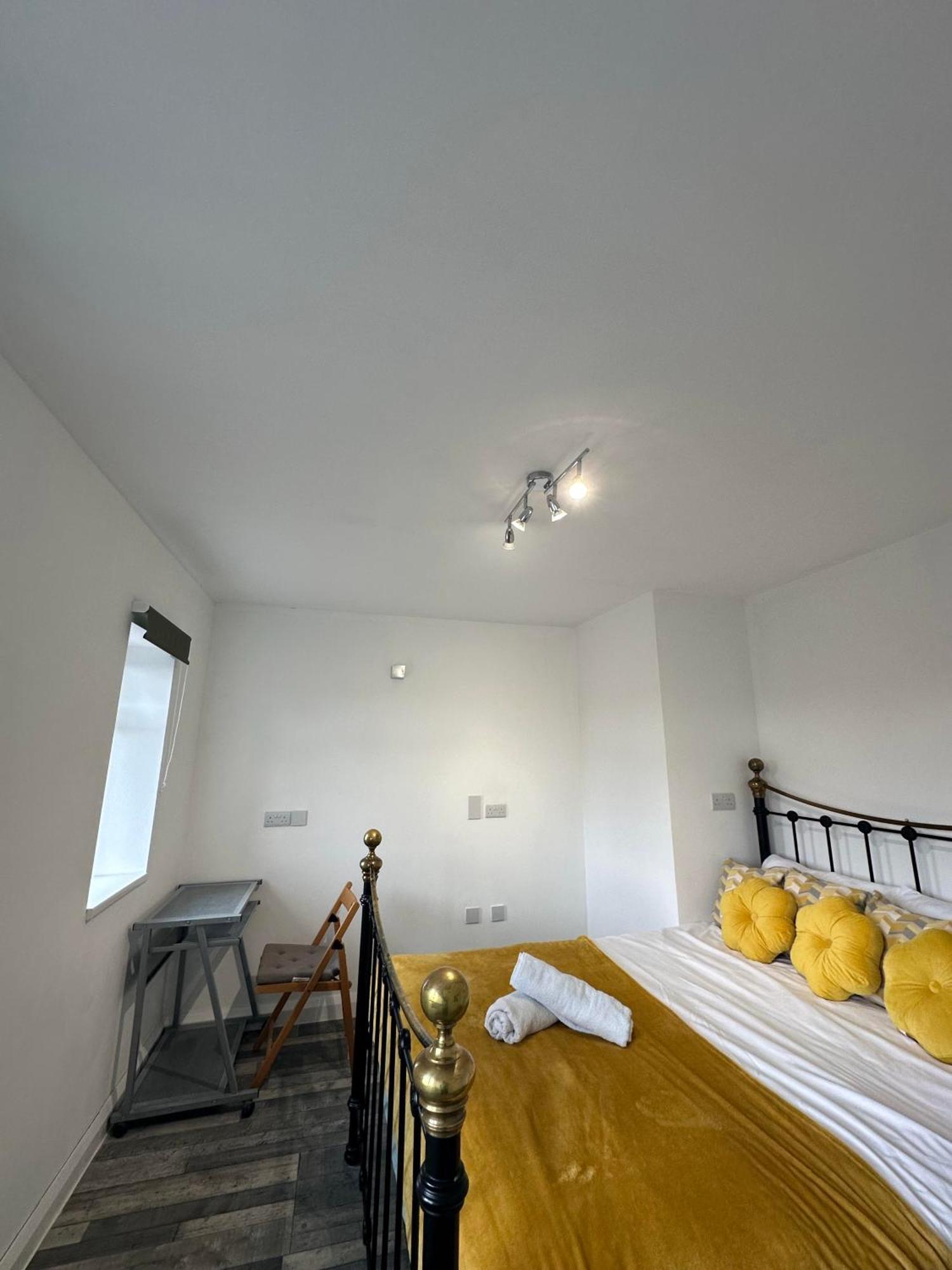 Shakespeare House 19 Bedrooms 30 Beds Up To 42 People * Derby