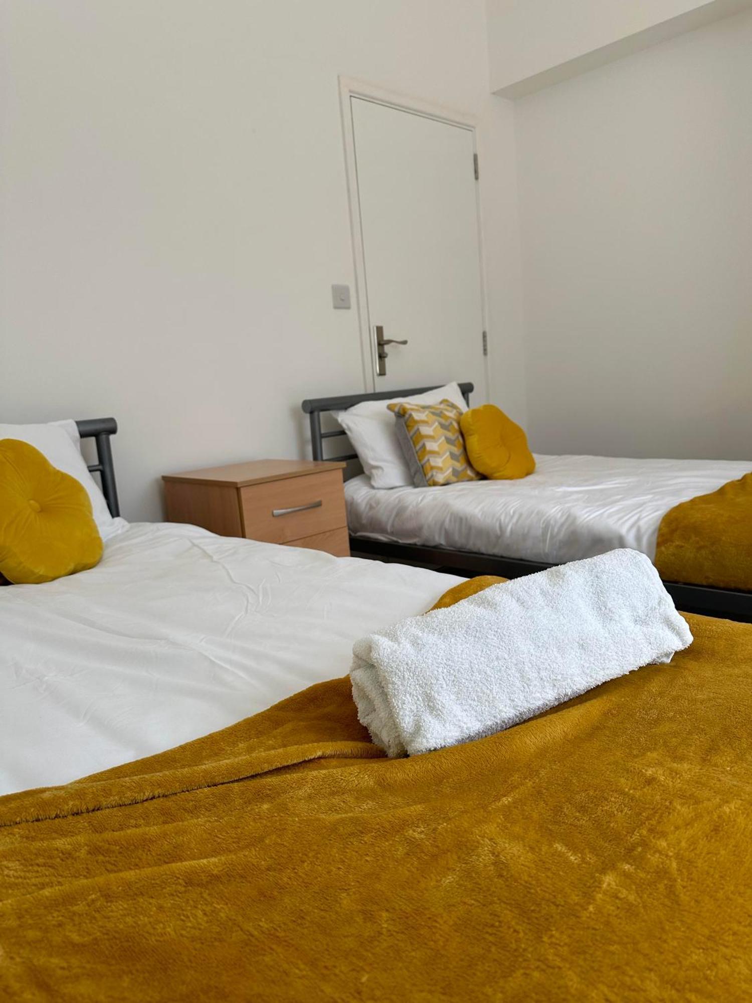 Shakespeare House 19 Bedrooms 30 Beds Up To 42 People * Derby