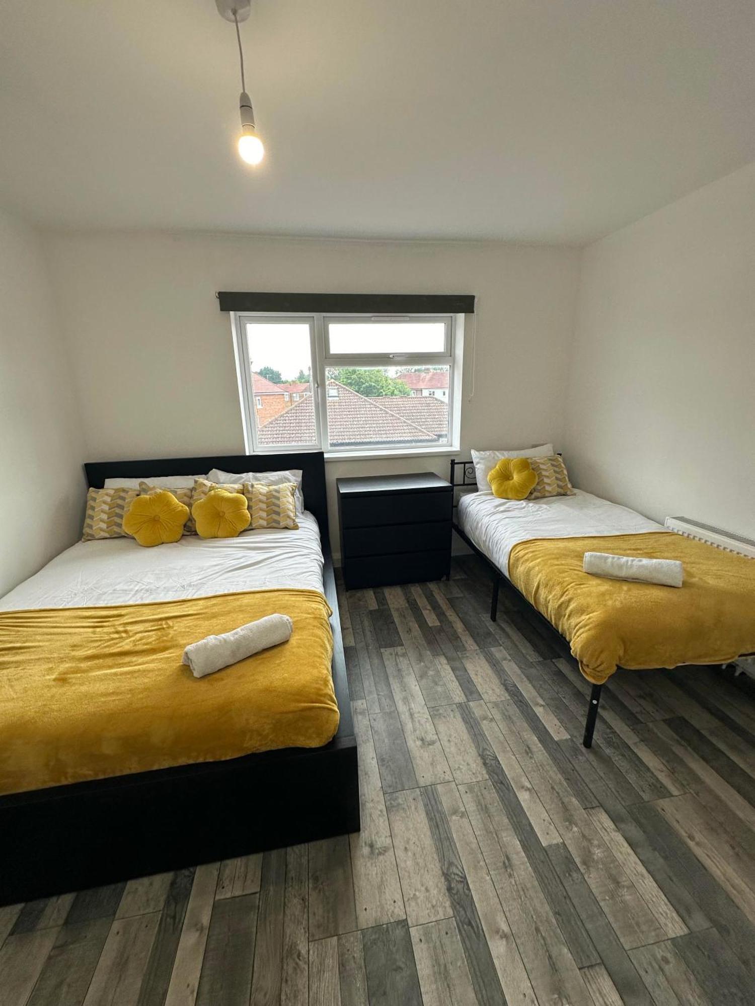 Vakantiehuis Shakespeare House 19 Bedrooms 30 Beds Up To 42 People *