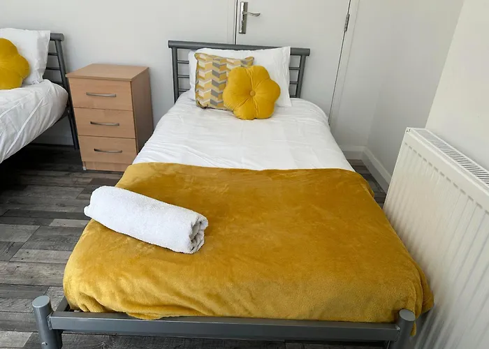 Shakespeare House 19 Bedrooms 30 Beds Up To 42 People Stay