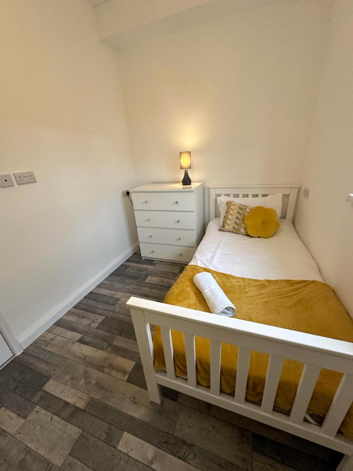 Holiday home Shakespeare House 19 Bedrooms 30 Beds Up To 42 People *