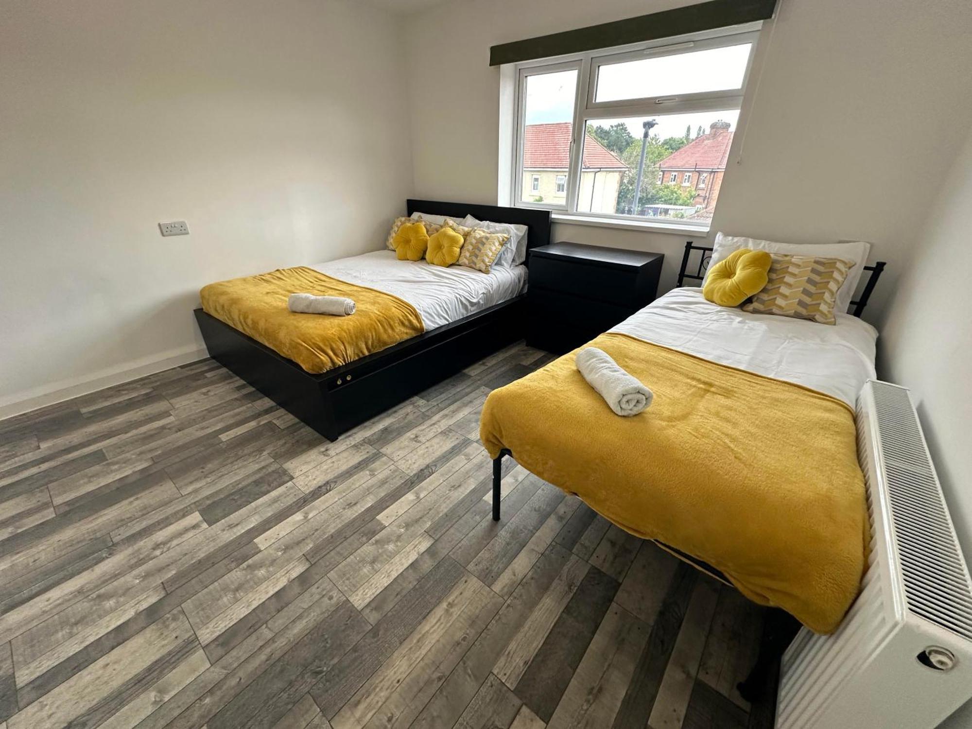 Shakespeare House 19 Bedrooms 30 Beds Up To 42 People Holiday home *