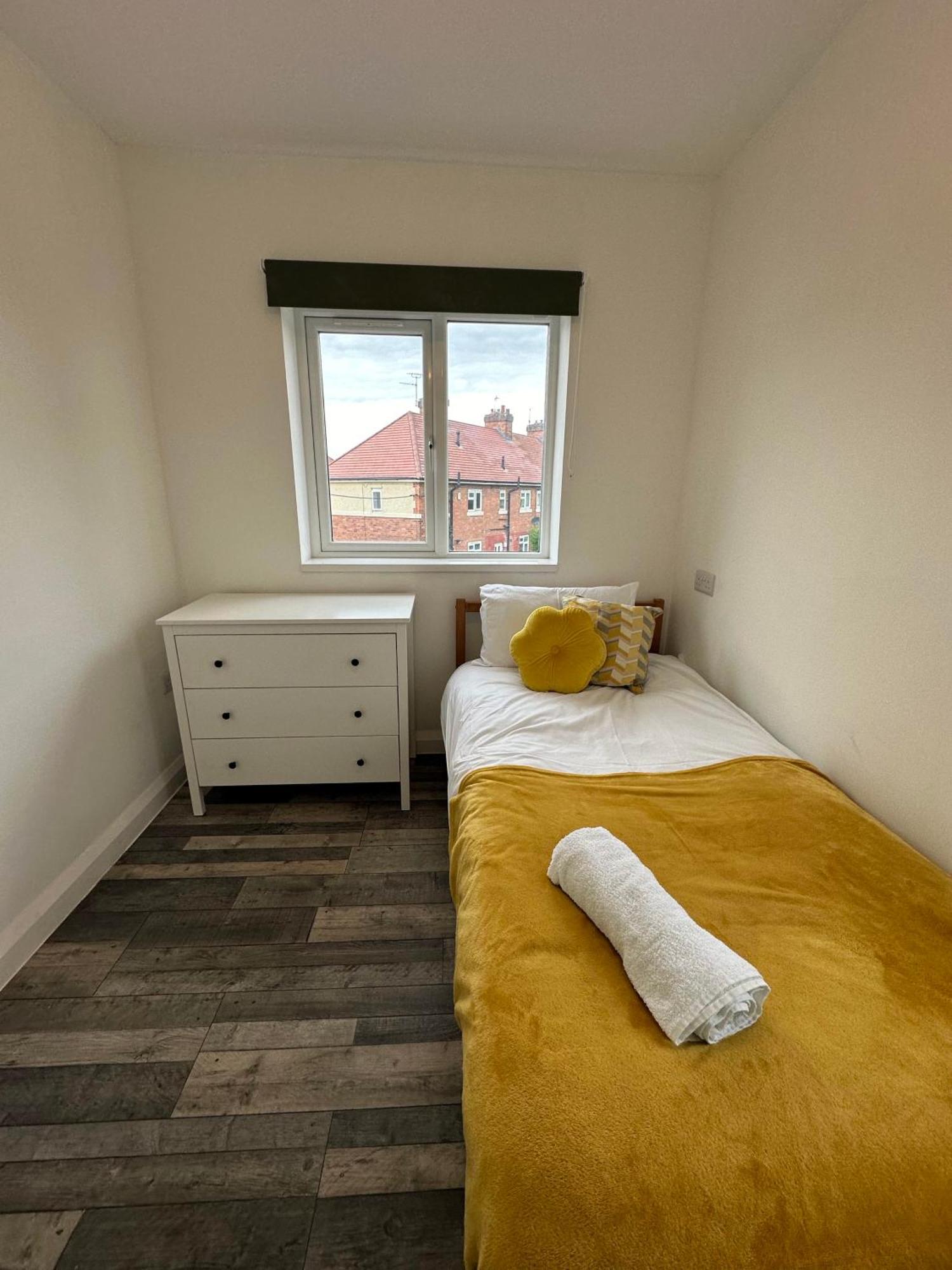 Shakespeare House 19 Bedrooms 30 Beds Up To 42 People *