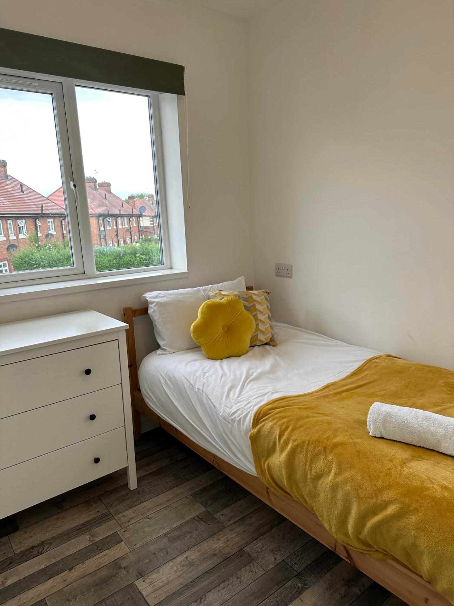 Shakespeare House 19 Bedrooms 30 Beds Up To 42 People * Derby