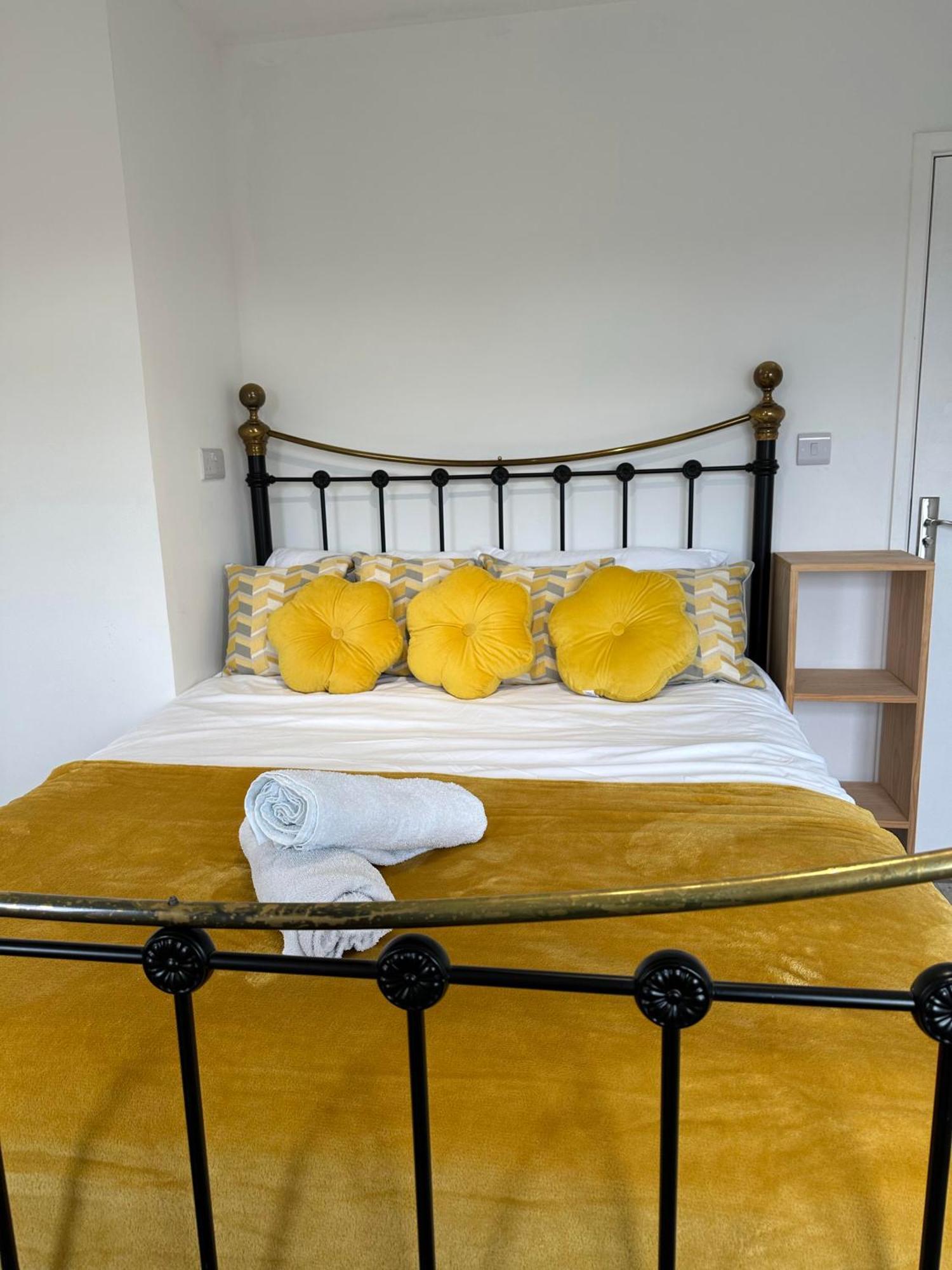 Holiday home Shakespeare House 19 Bedrooms 30 Beds Up To 42 People