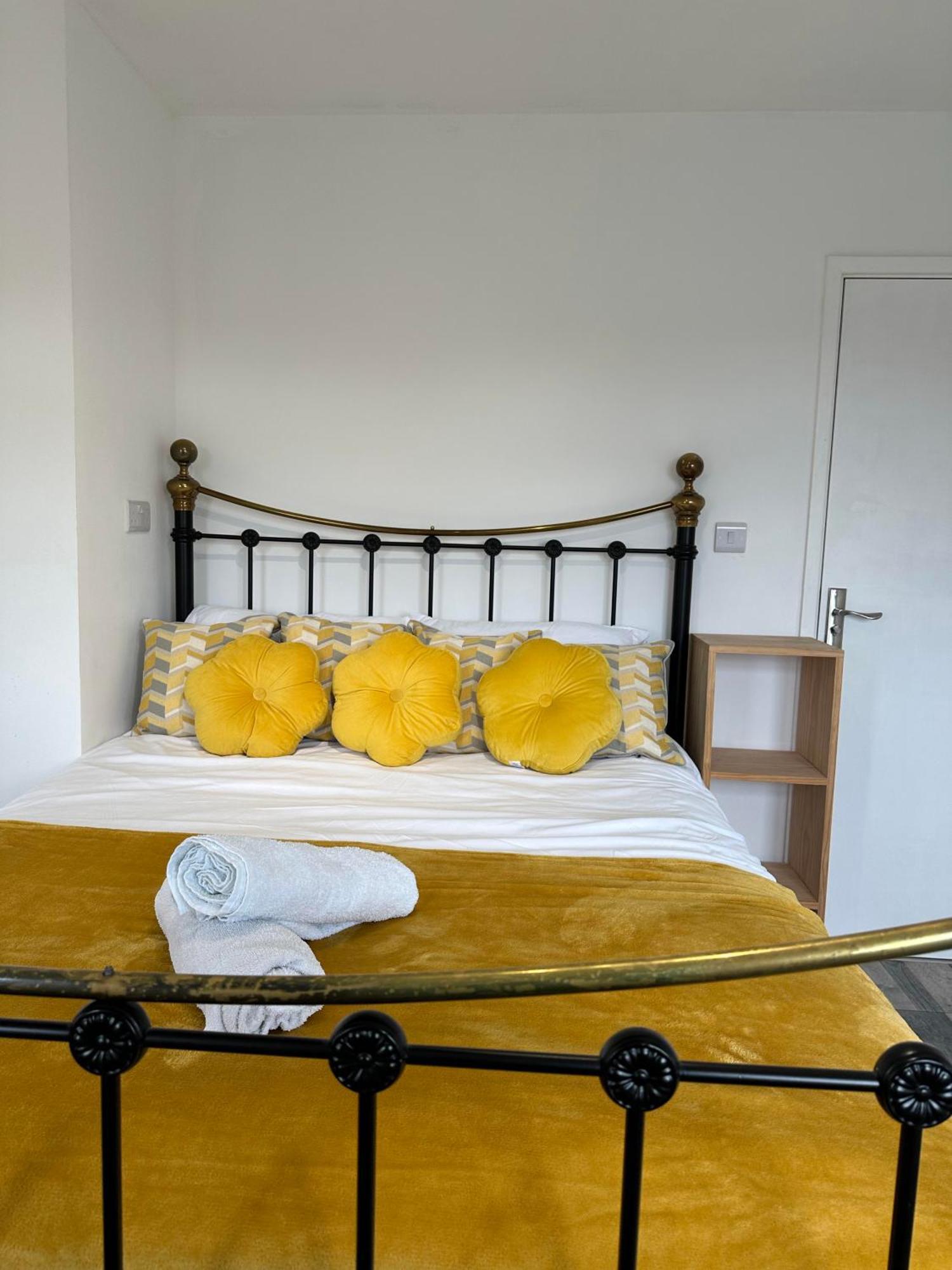 Shakespeare House 19 Bedrooms 30 Beds Up To 42 People Holiday home Derby
