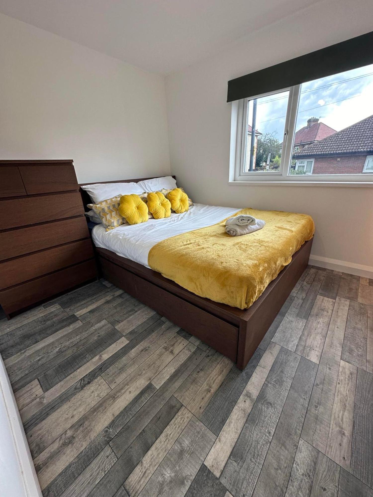 Shakespeare House 19 Bedrooms 30 Beds Up To 42 People *